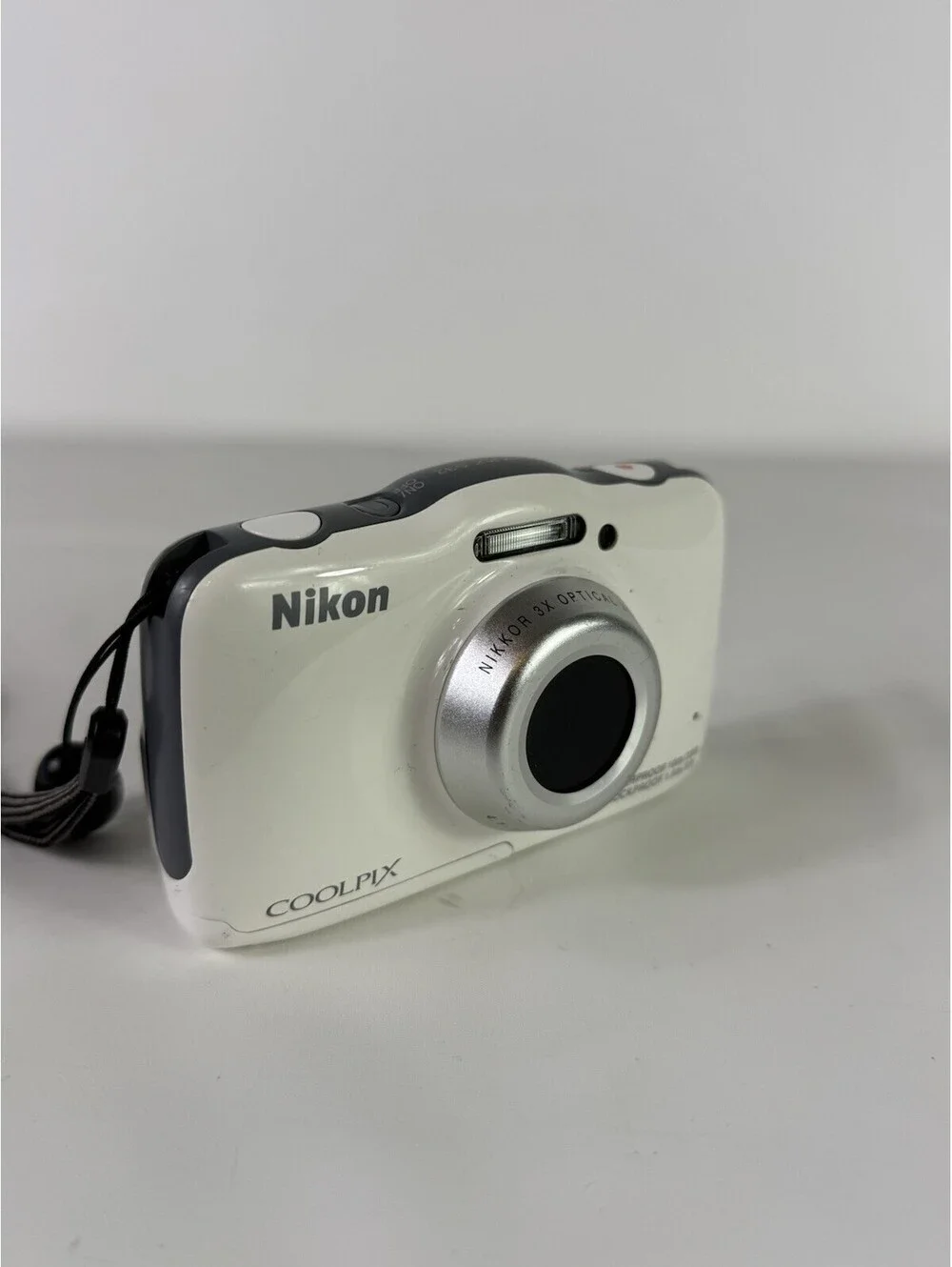 Nikon Coolpix S32 13.2MP Waterproof Digital Camera No Power